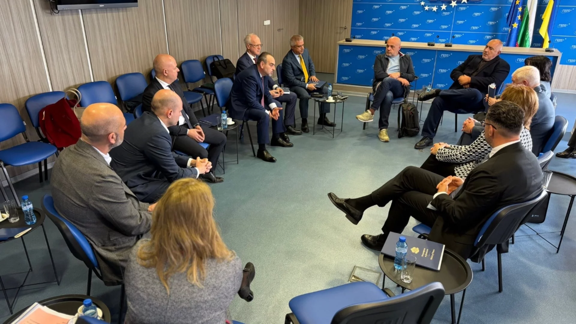 Борисов привика бизнеса в централата на ГЕРБ за бюджета (СНИМКИ)