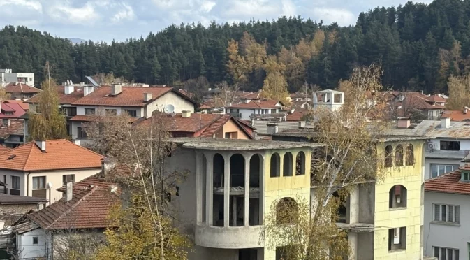 Община Самоков работи активно по премахване на опасни сгради и конструкции