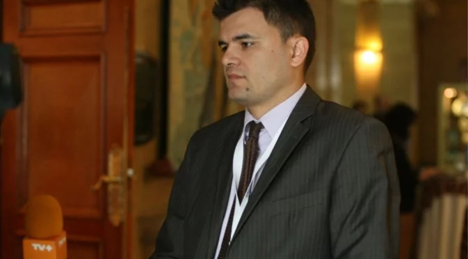 "Дори по-високи данъци няма да спрат свръхдефицита": Лъчезар Богданов със стряскаща прогноза