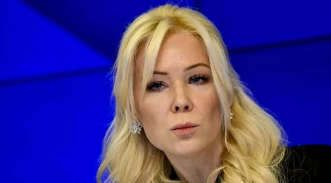 Лицемерие: Верни слуги на Путин сключиха брак, облечени в Saint Laurent (СНИМКИ)