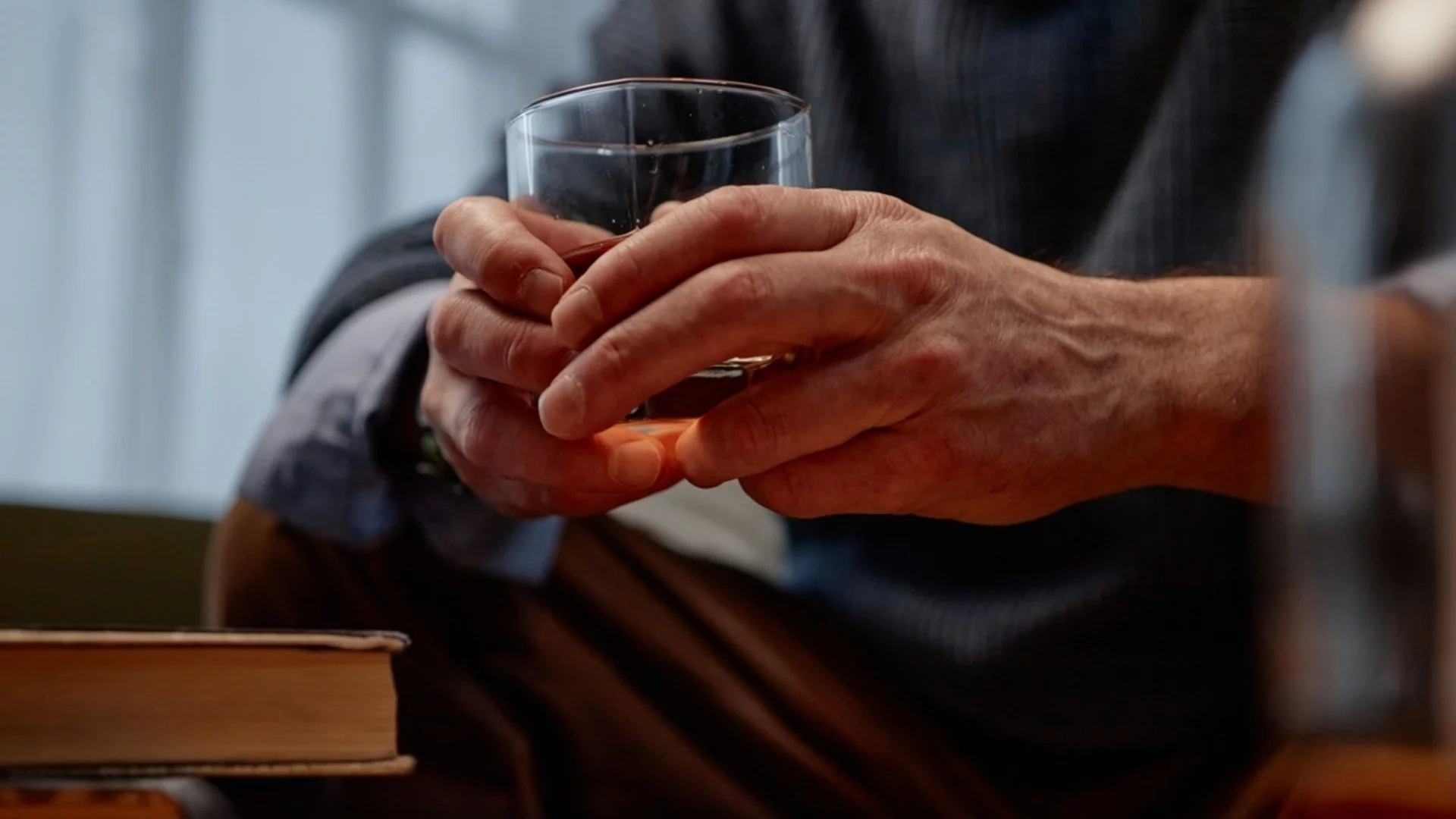 Утре Рак, Риби + още 2 зодии ще изпият горчивата чаша до дъно