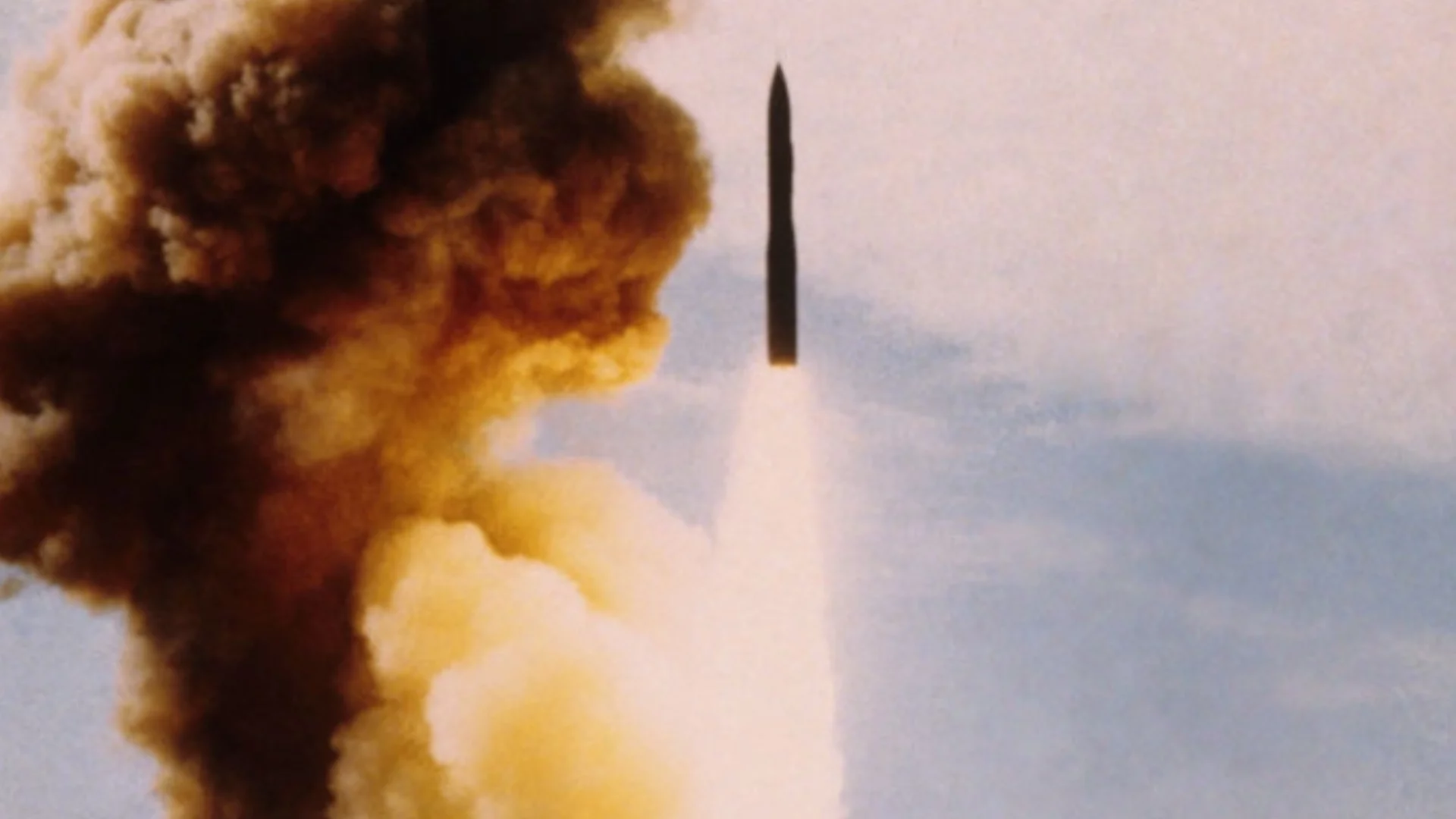 Нови свръхзвукови ракети на САЩ накараха Путин да се оглежда за специалния куфар (ОБЗОР - ВИДЕО)