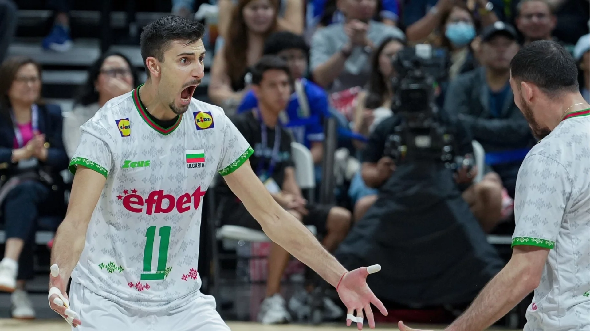 Прекрасно! Капитанът на България завоюва историческа титла с отбора си!