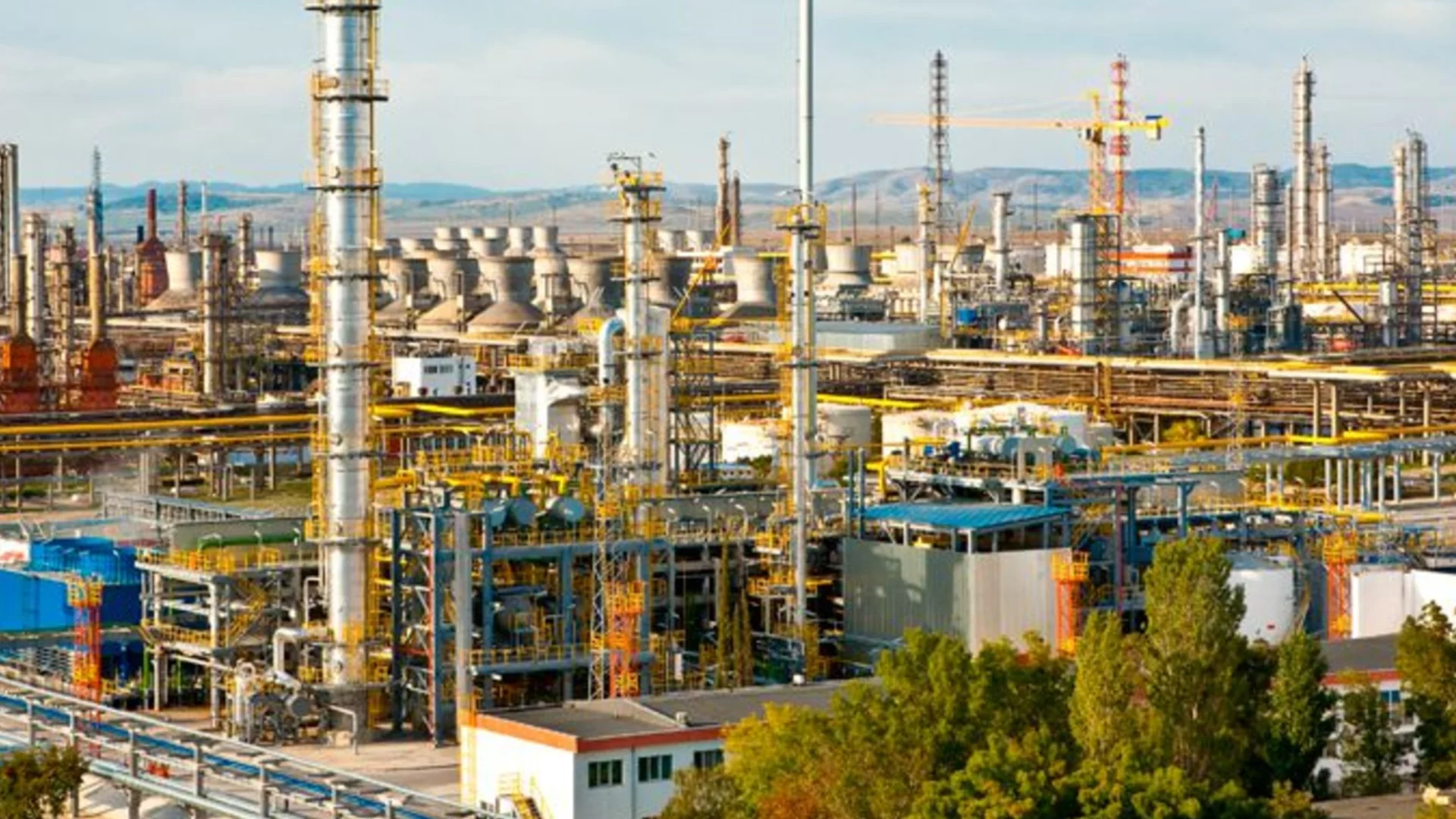 Икономическото министерство обясни какви са следващите стъпки за "Лукойл"