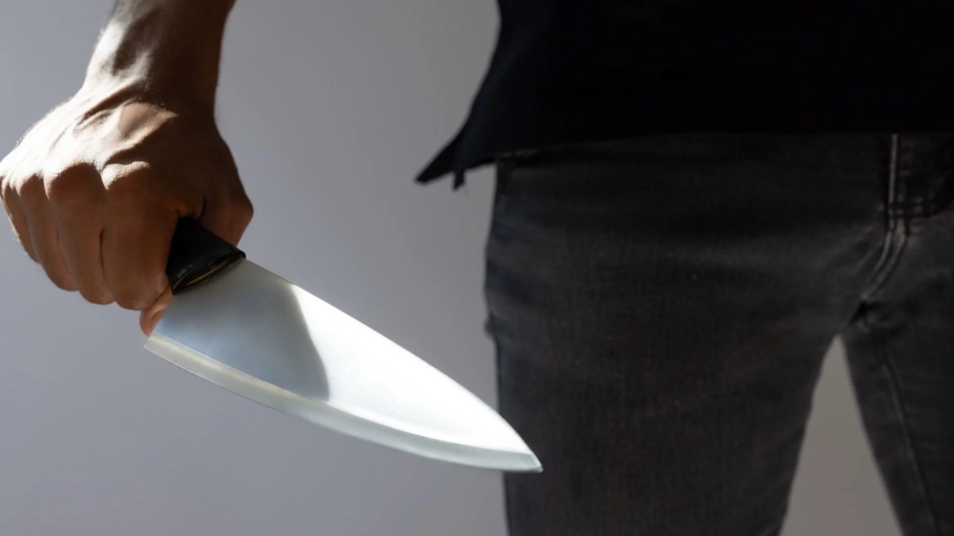 Нападение с нож на пъпа на града: Пострадала е жена