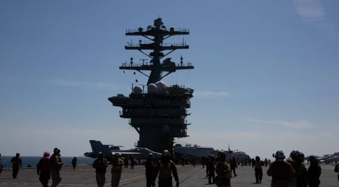 Китай въвежда най-новия си самолетоносач в експлоатация: С него може да стигне отвъд териториалните си води