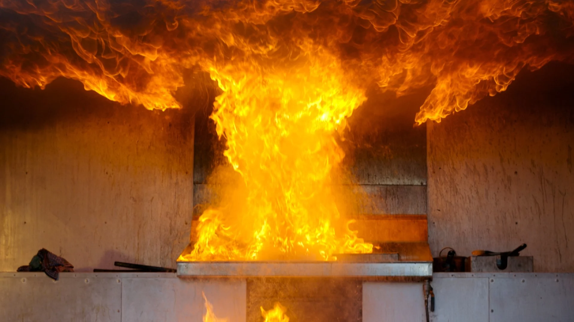 Има заподозрян за взрива в джамия в Индонезия (ВИДЕО)