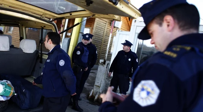 Момиче от Босна нападна полицай в Сърбия, той го простреля в крака