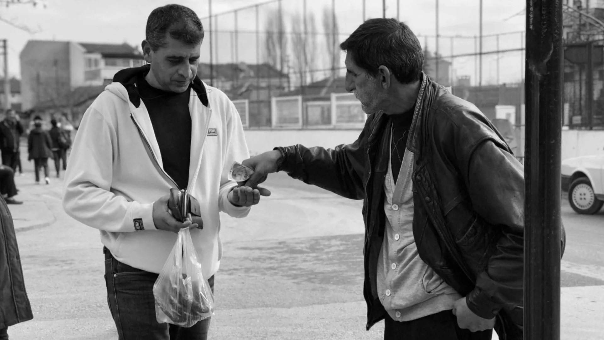 Месо - веднъж в месеца. Средна класа няма, а минималната заплата вече е новата средна заплата: Турция е на ръба