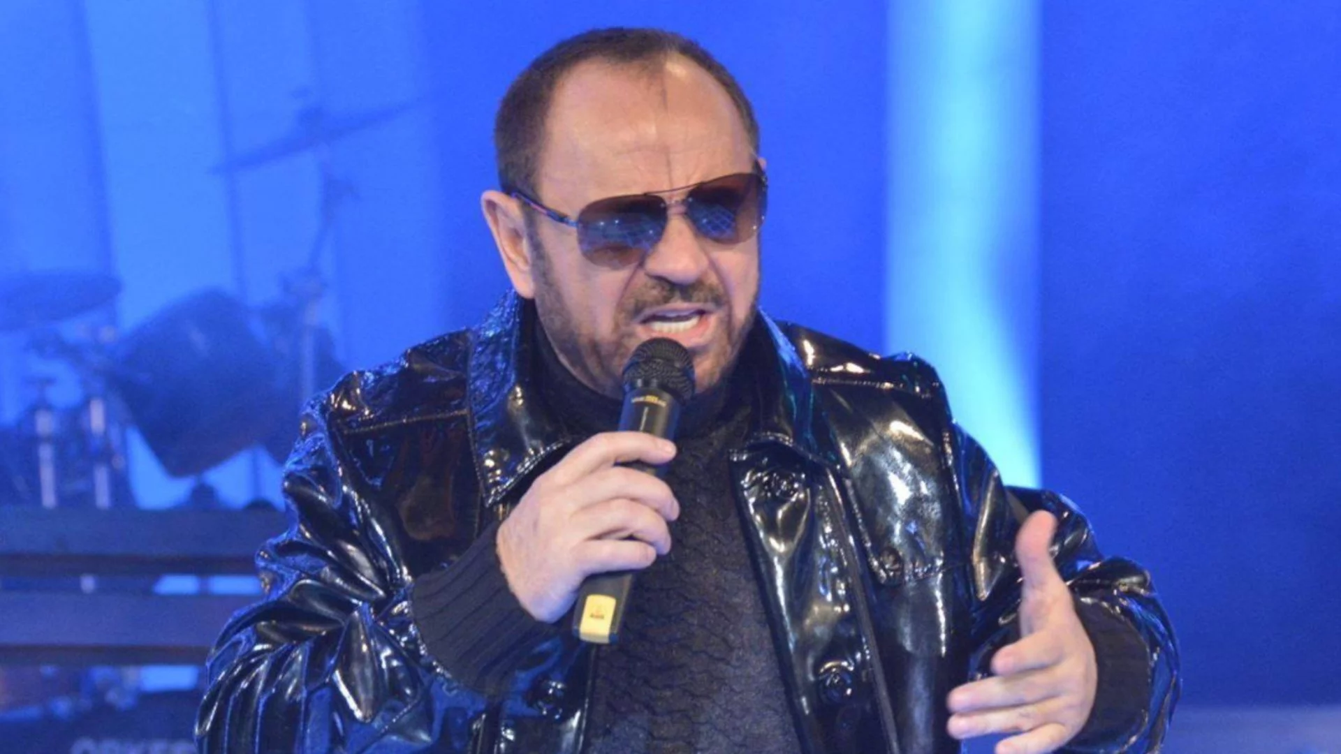 Стотици фенове на Миле Китич с пръст в уста: Платиха за несъществуващ концерт в Габрово