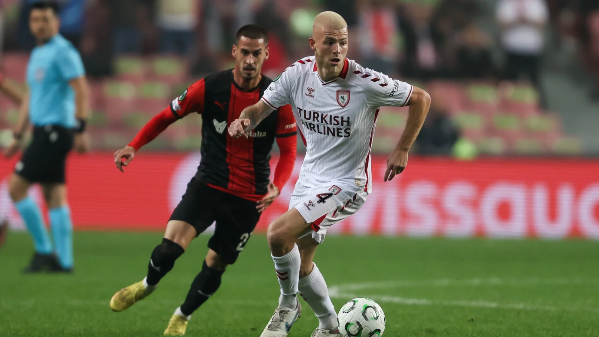 Бивш тим на Георги Иванов разгроми кошмар на Левски и се качи на върха, Фиорентина се сгромоляса в края: Резултати от Лига на конференциите