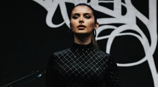 Красота и дет метъл: Претендентка за Мис Свят Чили втрещи публиката с брутално изпълнение (ВИДЕО)