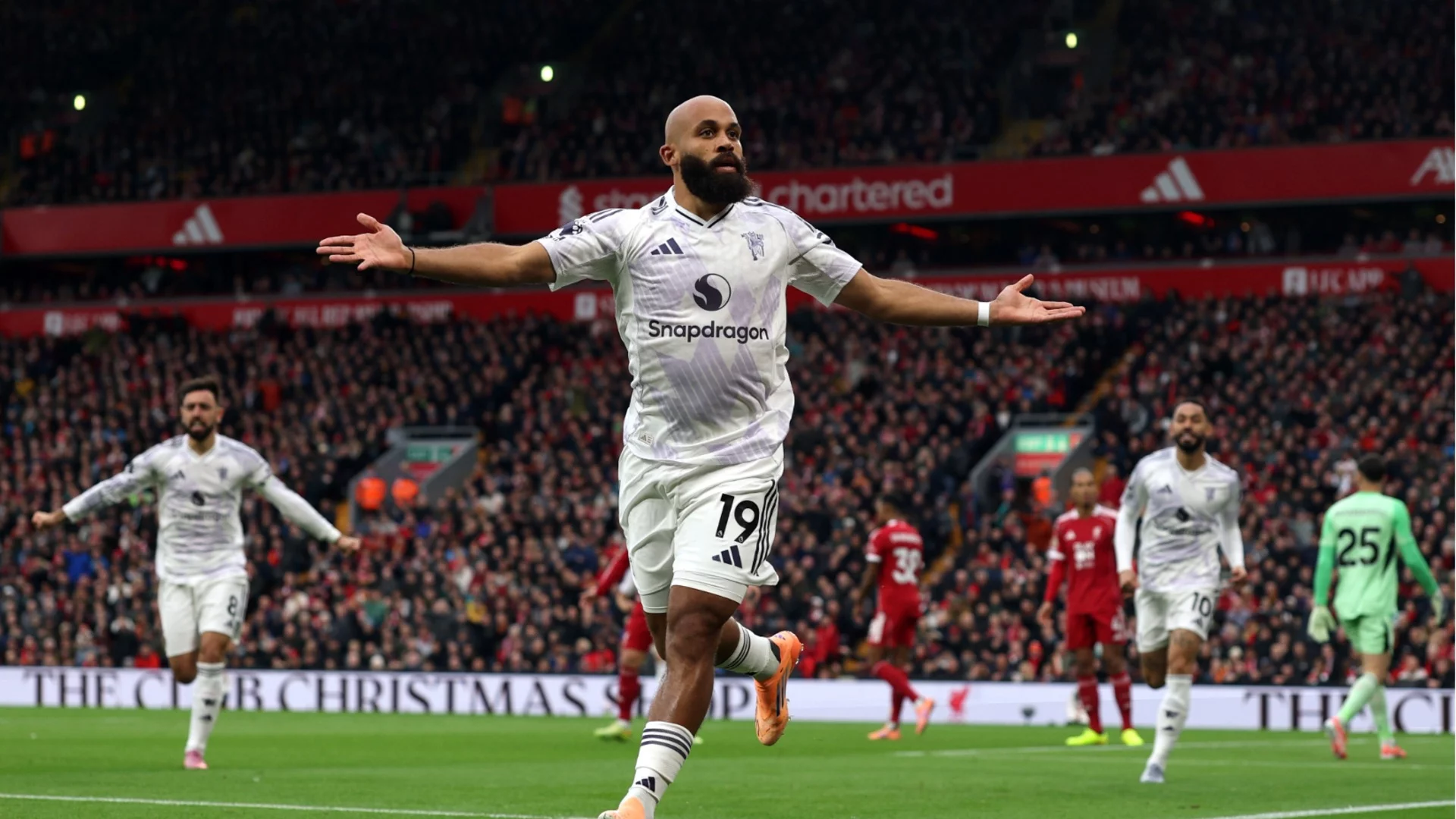 Вярвате или не: Манчестър Юнайтед обра наградите за треньор и футболист №1 на месеца във Висшата лига