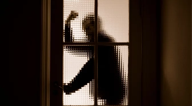 Искал да убие майка си: Задържаха мъж за домашно насилие