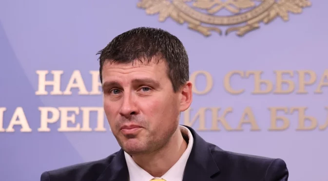 "Мошеник, който ще се пали и ние трябва да отговаряме": Михайлов отговори на МЕЧ за измамите и крещя на медии и пиари в НС (ВИДЕО)