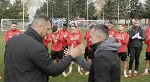 Кюстендилеца пак събра футболистите! Изпрати ги с пламенна реч срещу Левски (ВИДЕО)