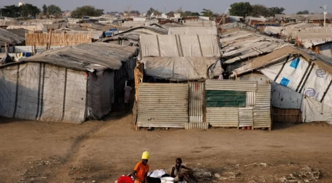 Десетки хиляди суданци бягат, за да се спасят от зверствата на паравоенни сили (ВИДЕО)