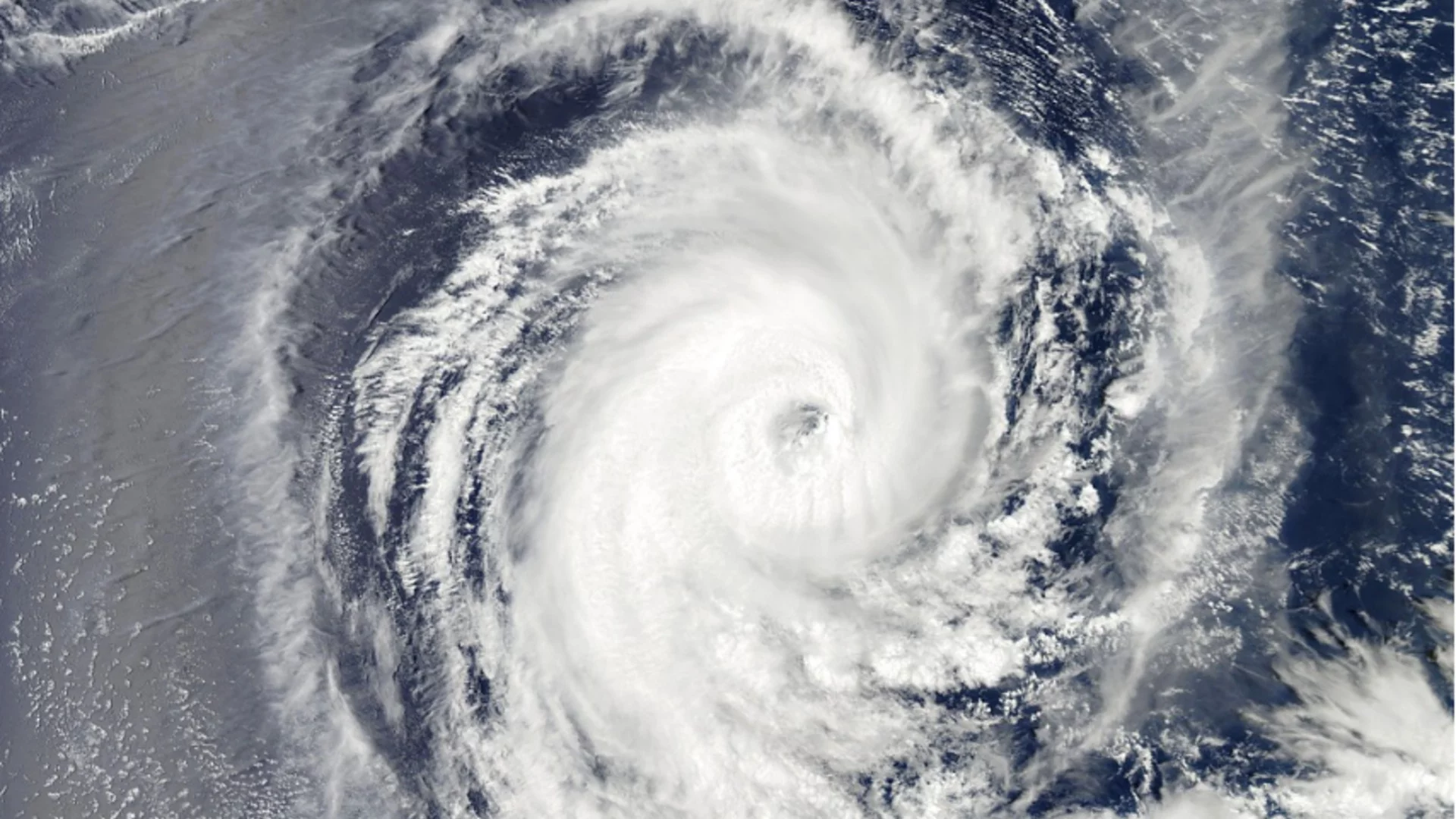 "След смъртоносните нарушения във Филипините": Тайфунът "Калмаеги" удари Виетнам (ВИДЕА)