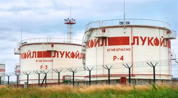 "Лукойл" да продължи да работи: Йотова се чуди как се прие закон за 30 секунди