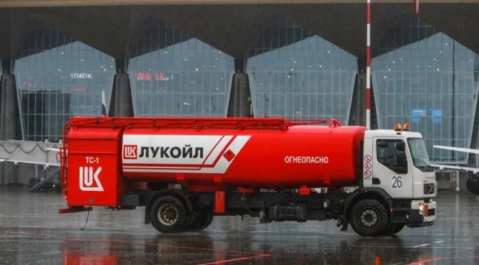 "БЕХ да купи "Лукойл": Предложение от левия партньор на властта