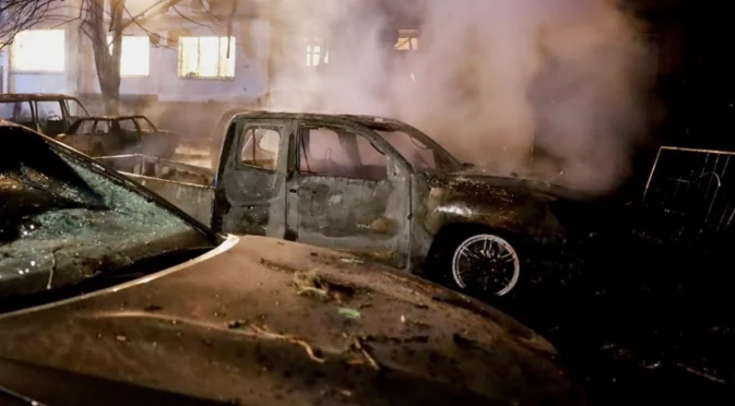 Руски FPV дрон удари буса на европейски журналисти в Украйна. Руски сапьор призна: Минирахме детски играчки (ВИДЕО)