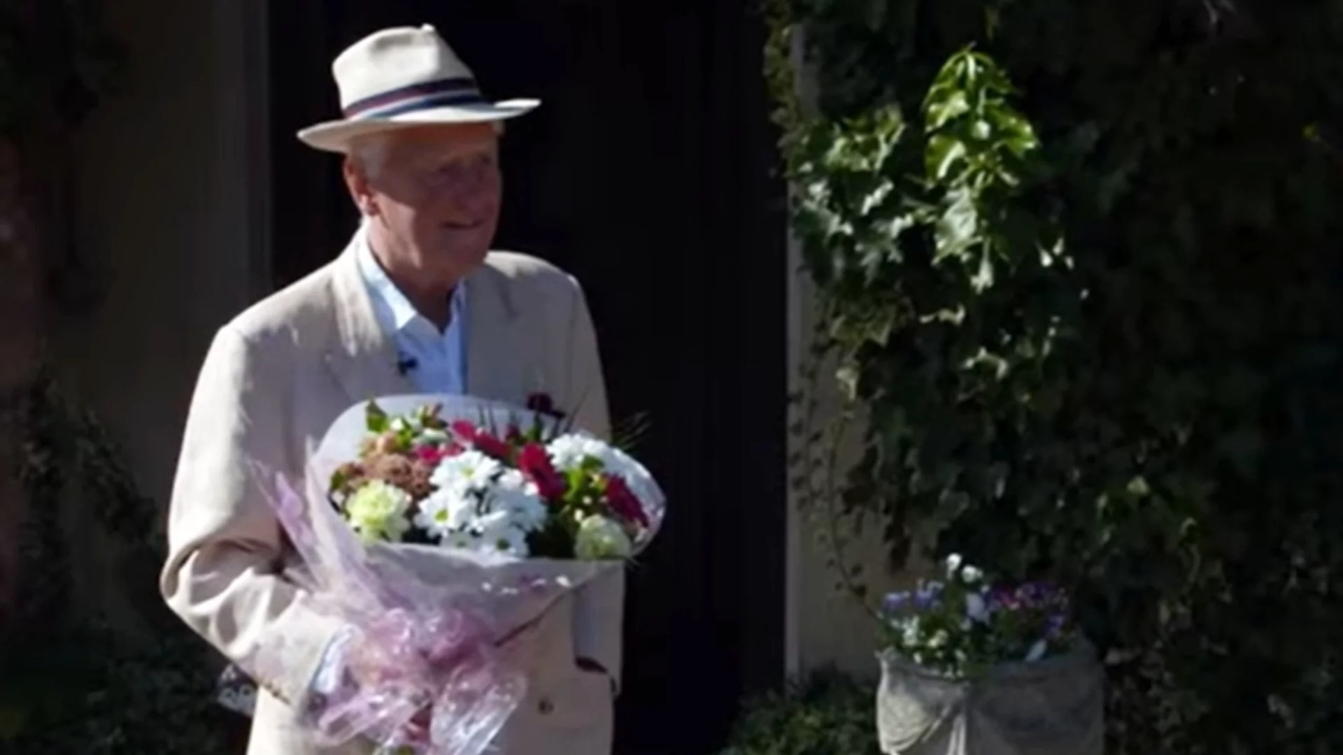 79-годишен британски милиардер си търси булка: Но само ако му роди момче (ВИДЕО)