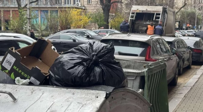 Обрат: "Екобулпак" възстановява събирането на боклука от цветните контейнери в 16 района на София
