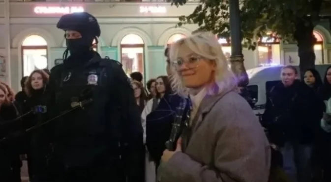 Русский мир: 26 дни в ареста заради антивоенни песни не стигат - задават се още