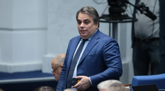 „Лукойл“ не е обувки или минерална вода. Не може да се продаде рафинерия за две седмици