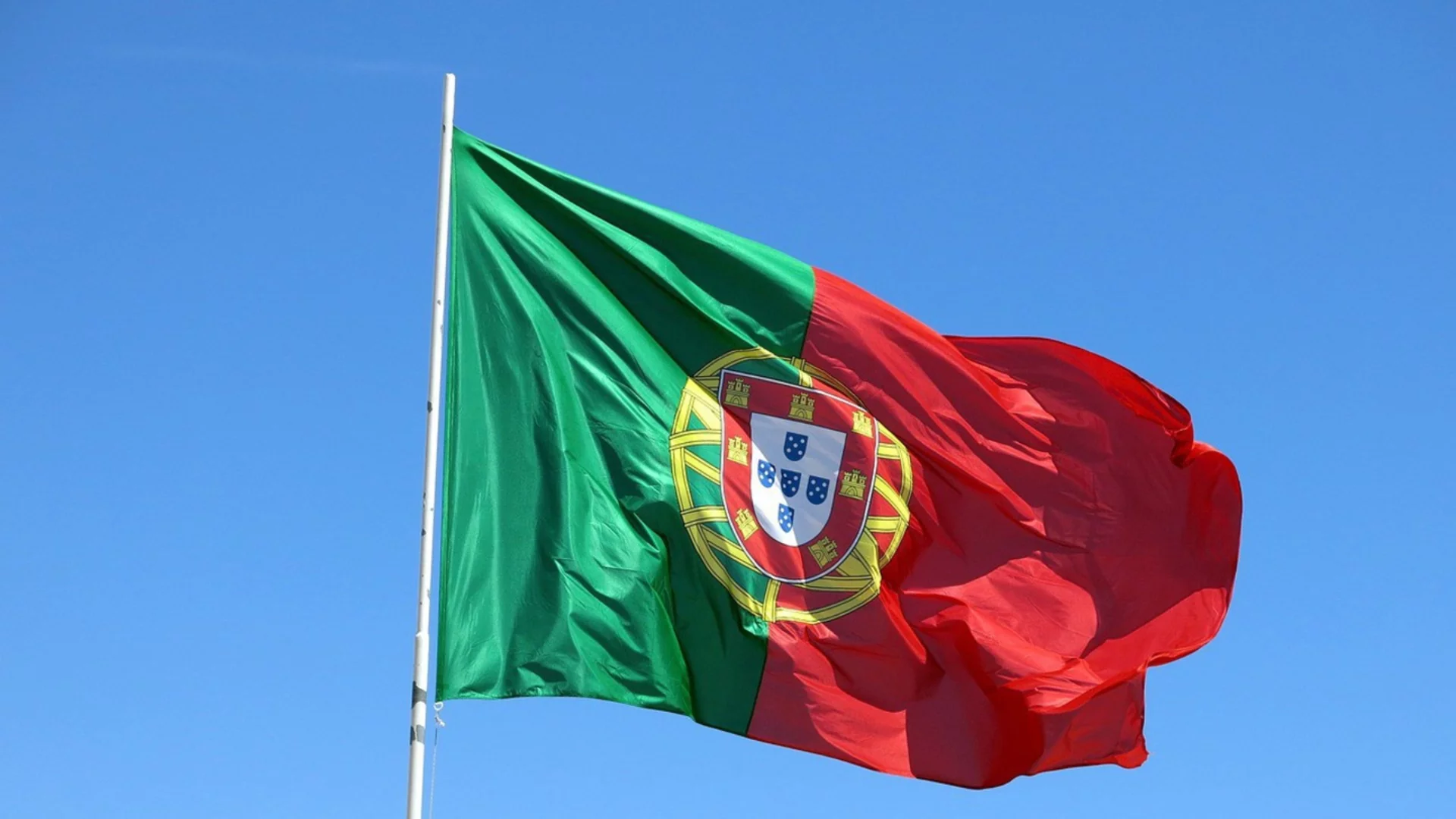 В Португалия протестираха срещу реформа, засягащи уволнения и майките