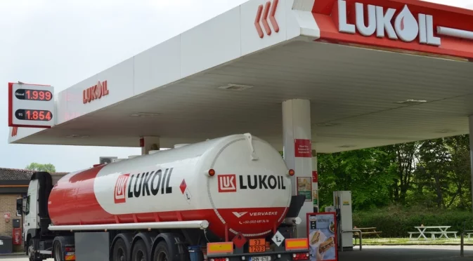 След магазините за хората - бензин и нафта за хората