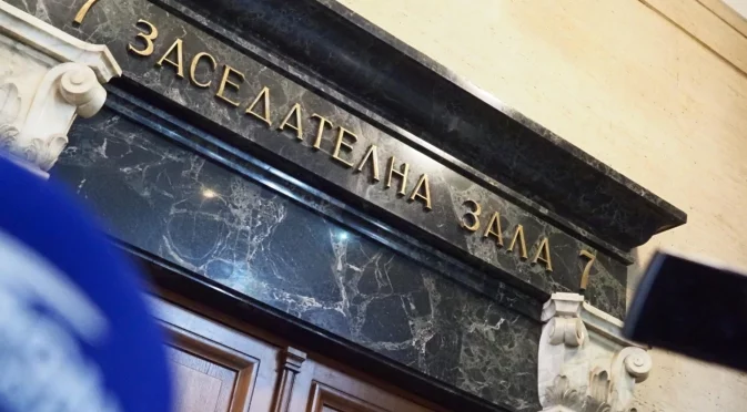 Обвиняемите в наглата кражба на гориво от "Лукойл" остават в ареста. Отрекоха да са извършвали престъплението