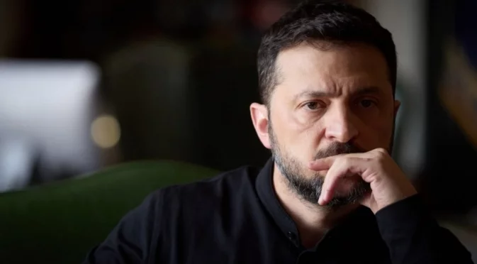 "Мирише на авторитаризъм": Как правителството на Зеленски разширява властта си