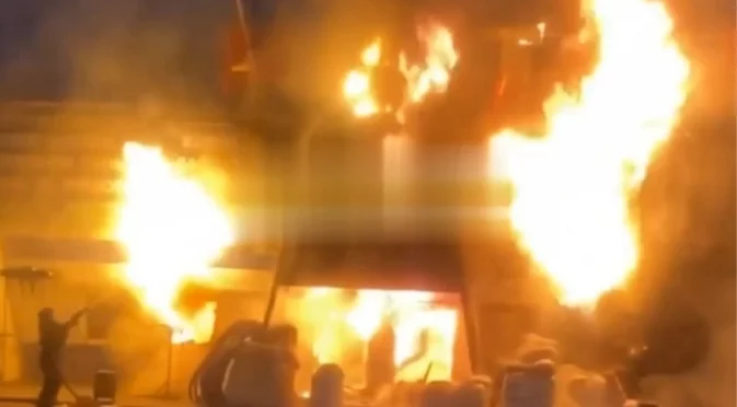 Поредна руска ТЕЦ е в пламъци след атака с дронове, Москва се прицели косвено в украински АЕЦ (ВИДЕО)