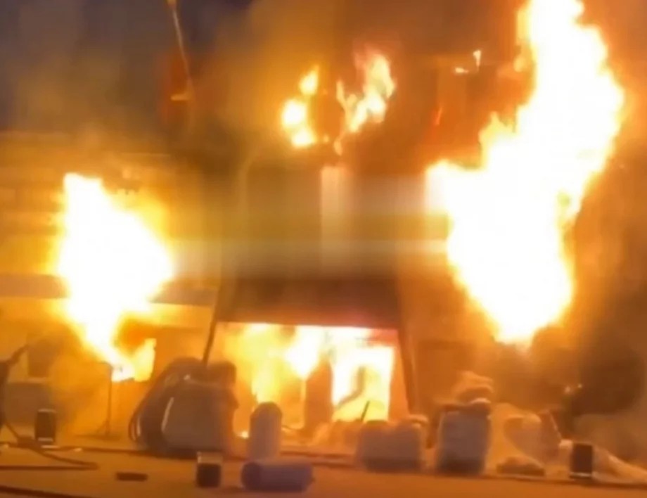 Поредна руска ТЕЦ е в пламъци след атака с дронове, Москва се прицели косвено в украински АЕЦ (ВИДЕО)