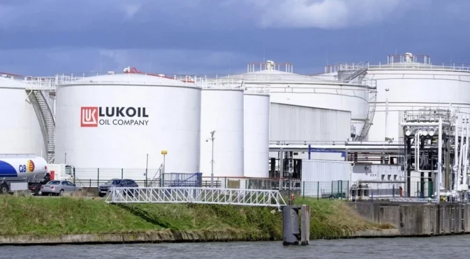 Часовникът за "Лукойл" тик-така: Зам.-председателят на ГЕРБ заговори за катастрофа