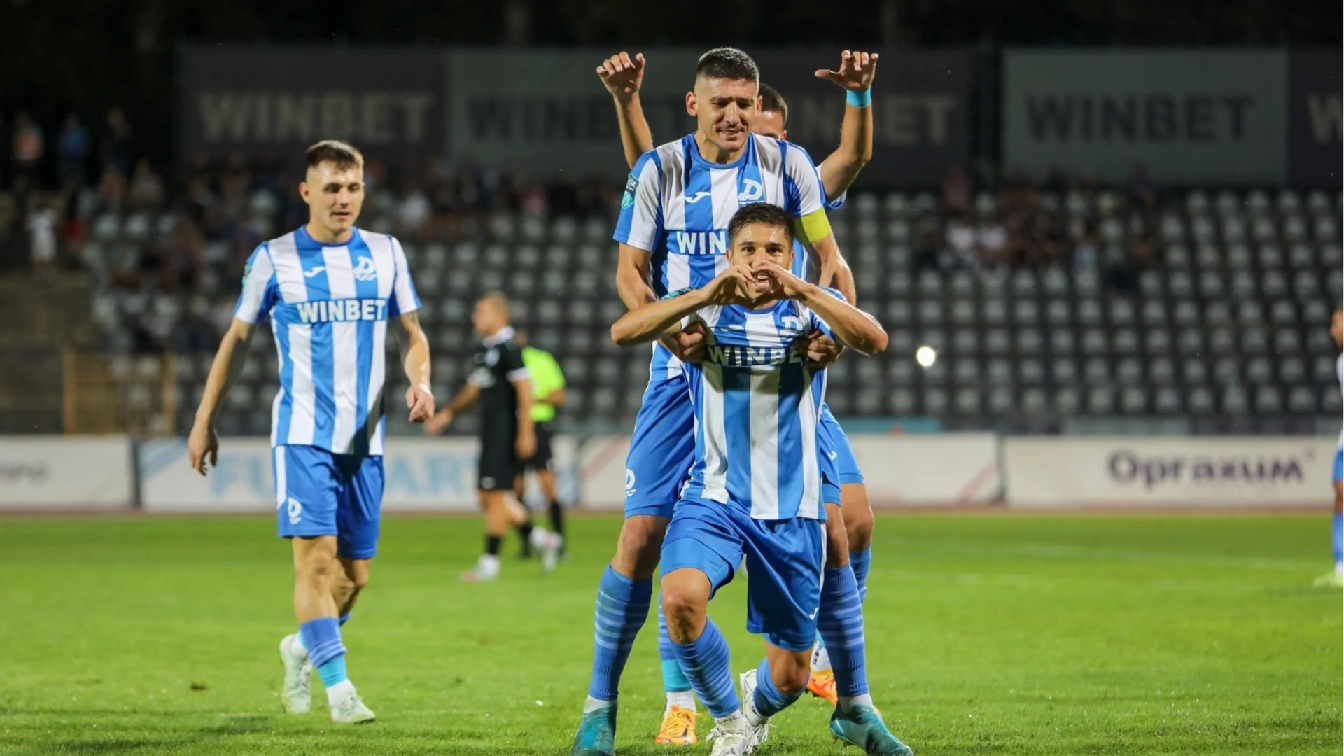 Лидерът във Втора лига с огромна крачка към елита! Основният преследвач е подчинен