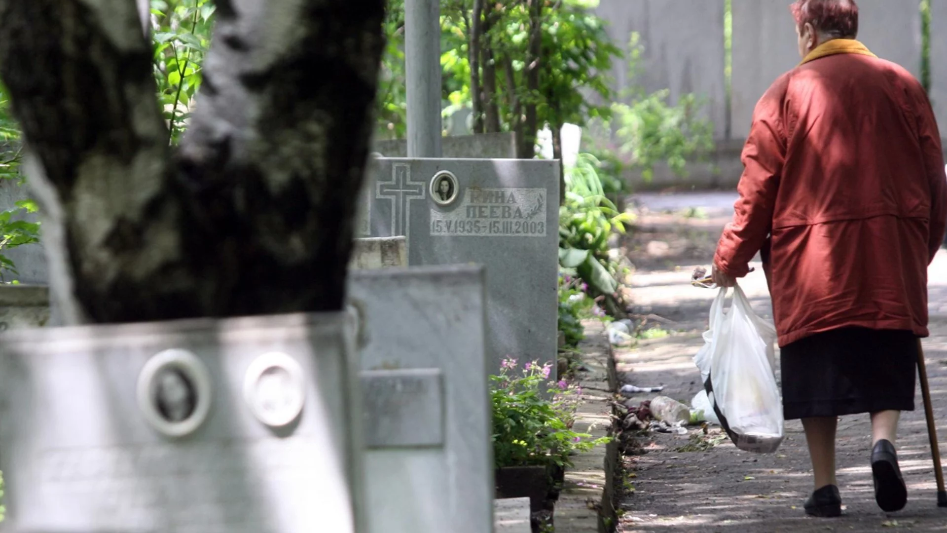 Ходи ли се на гробището на рождения ден на починалия?