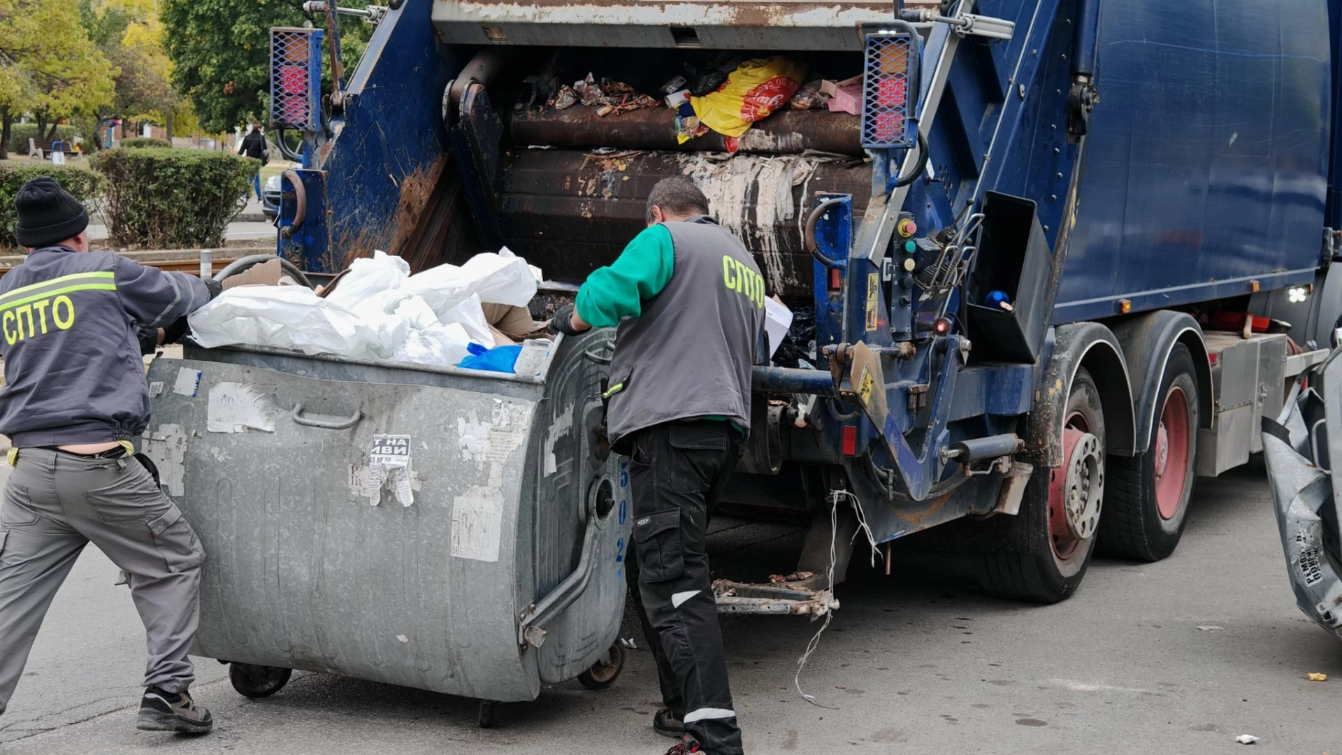"Екобулпак" нарушава договора с общината: Зам.-кмет заговори за пари и схеми за боклука