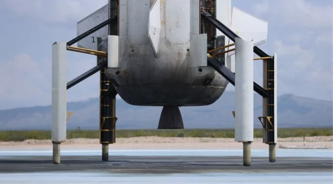 Лошото време спря ракетата на Безос