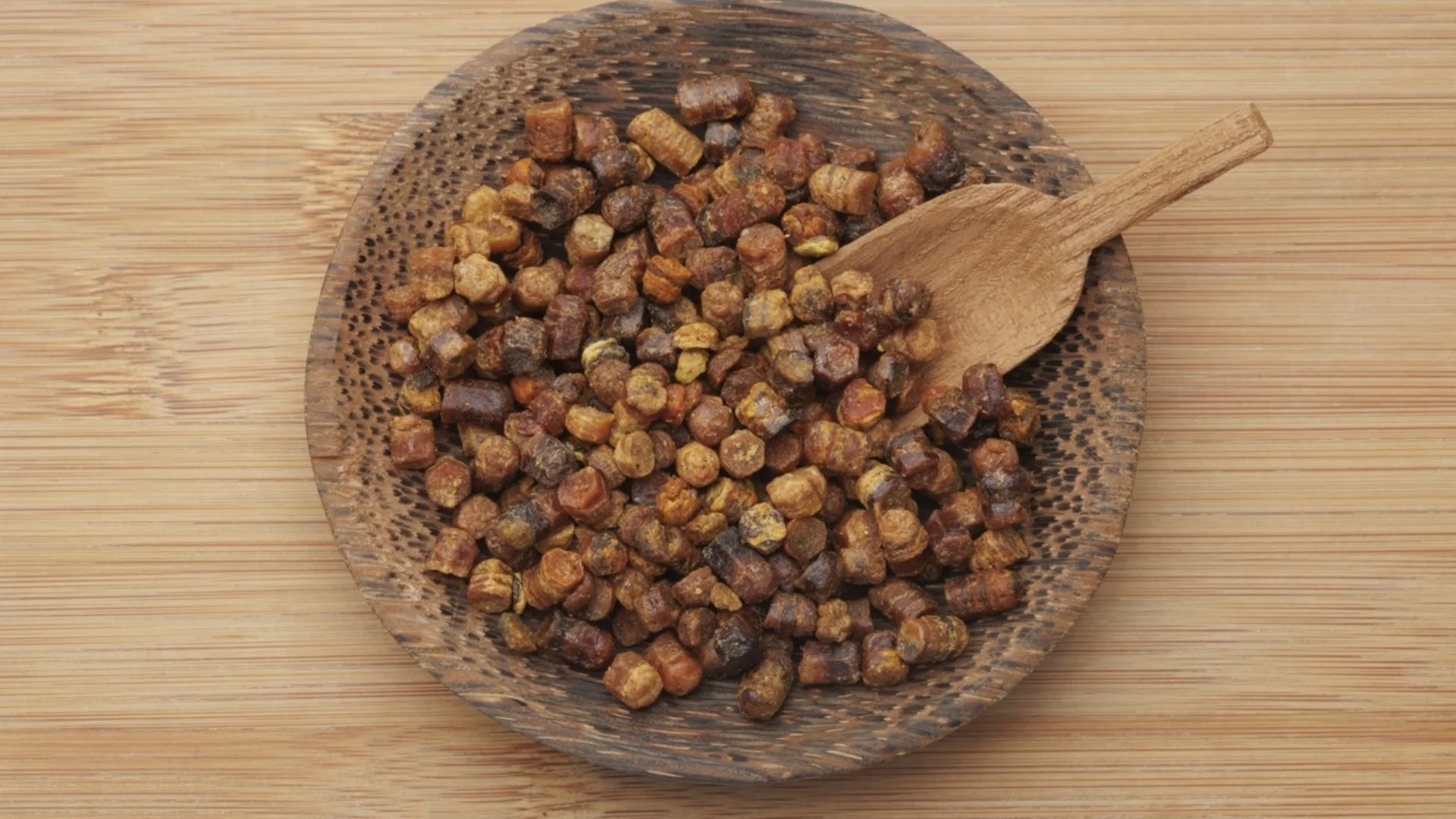 Бомба за имунитета: Какво е пчелен хляб и как се яде?