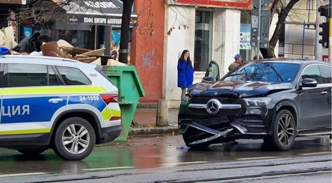 Верижна катастрофа на ключов булевард в София (СНИМКИ)