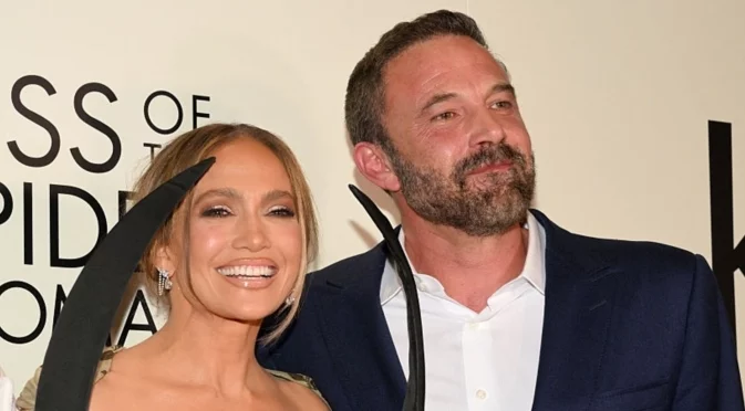 Целувката, за която всички говорят: Дженифър Лопес и Бен Афлек са изненадващо близки (ВИДЕО)