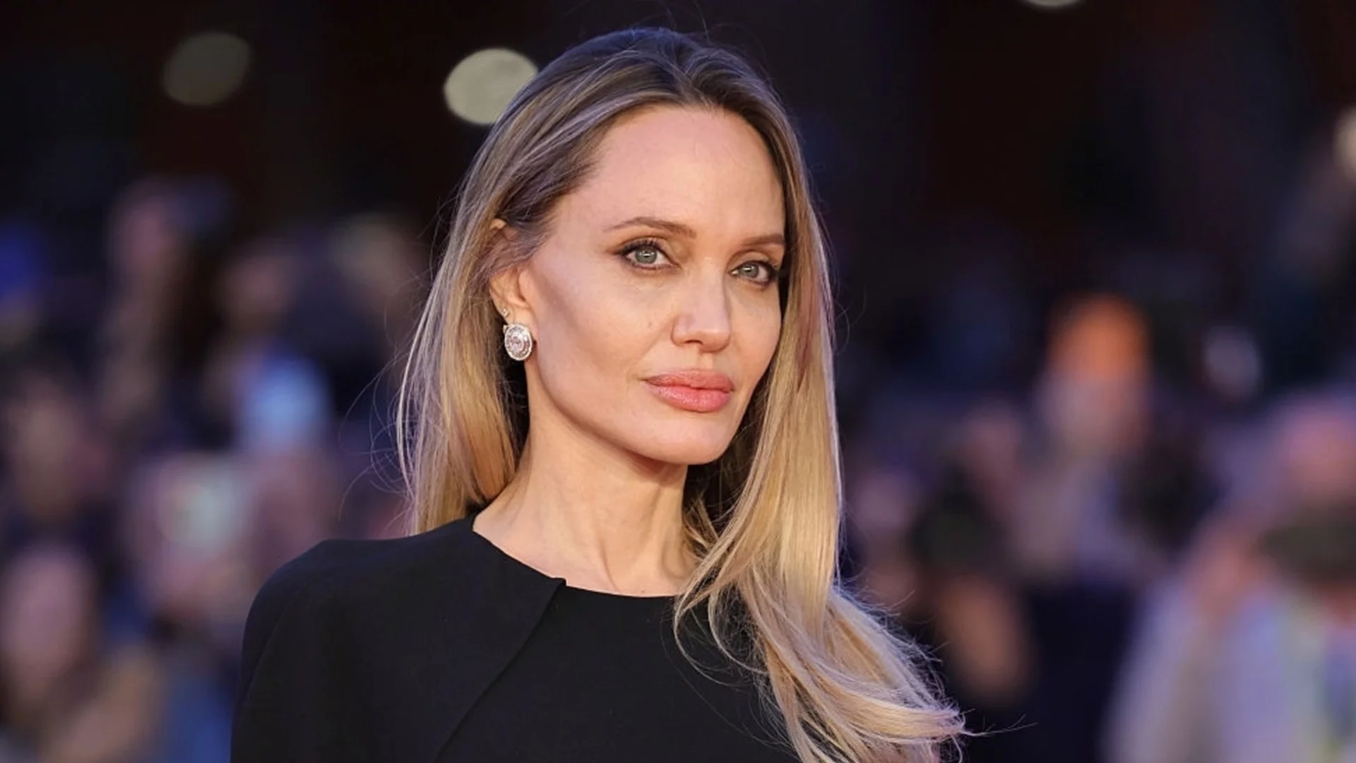 Джоли за "човешкото сафари" в Украйна: Беше трудно да видя това (ВИДЕО)