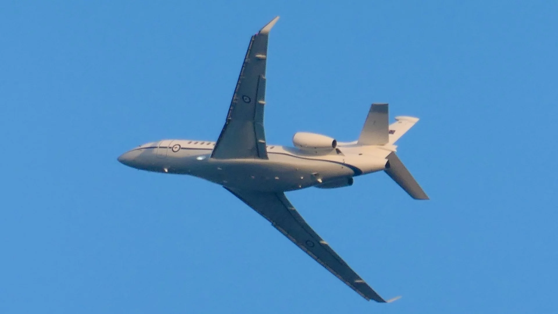 Серия проблеми със самолета на военния министър уплашиха Белгия, че е станала за смях