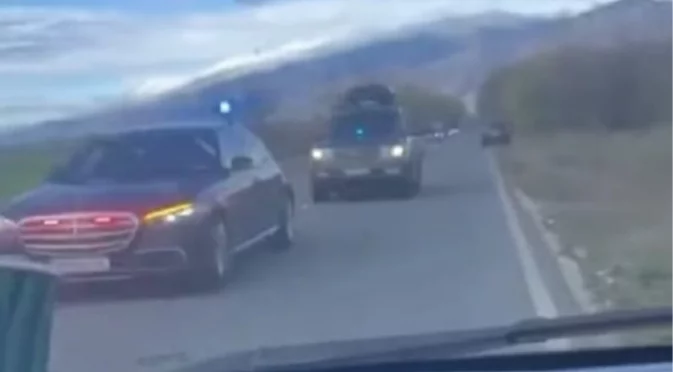 На косъм от зверска катастрофа: Коли на НСО летят в насрещното край Пловдив (ВИДЕО)