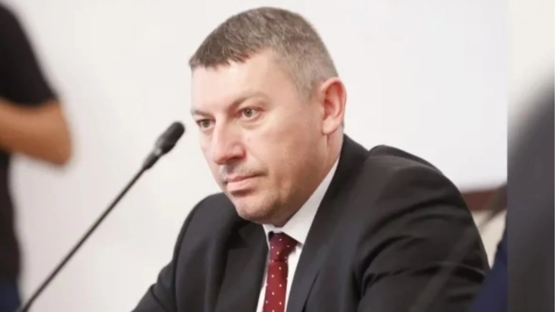 Гласеният от управляващите за шеф на ДАНС се оказа тройкаджия по право