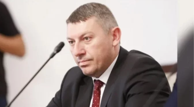 Гласеният от управляващите за шеф на ДАНС се оказа тройкаджия по право