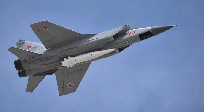 ФСБ "блесна" с нов сценарий за война с НАТО: Отвличане на самолет с "Кинжал" (ВИДЕО)