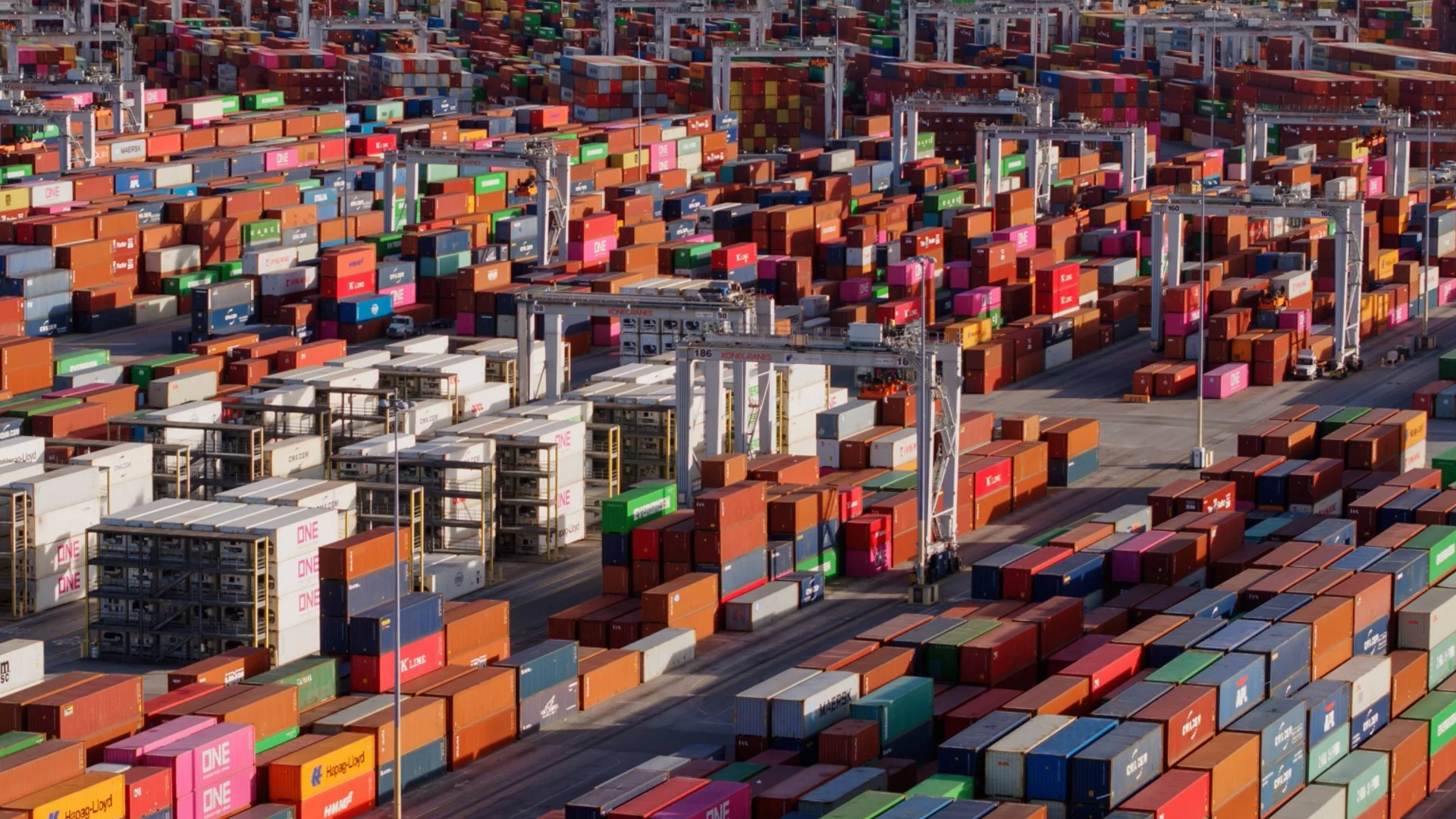 Износът на България намалява сериозно през 2025 г.